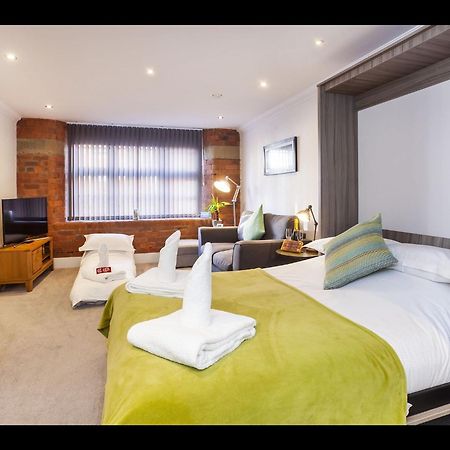 58 Cocoa Suites Йорк Экстерьер фото